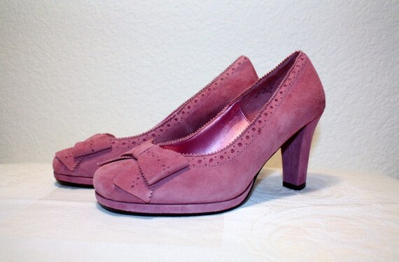 pumps in mauve