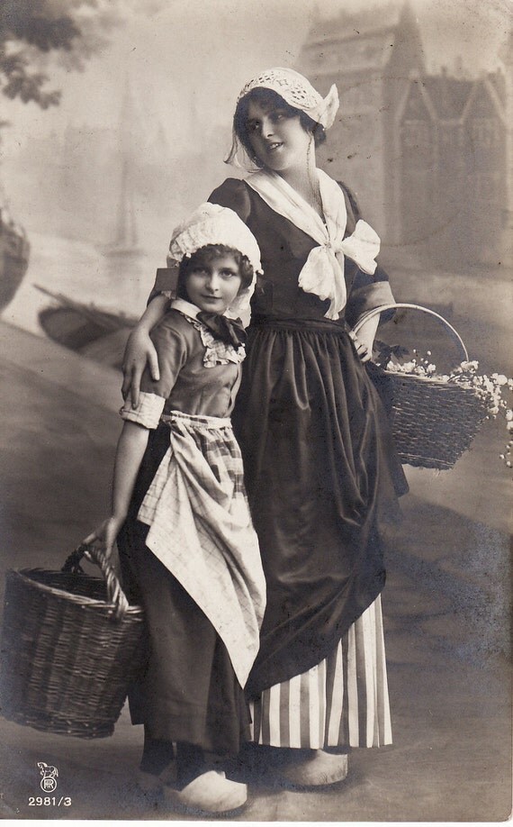 1913...Beautiful Victorian Girls...Dutch costume....vintage