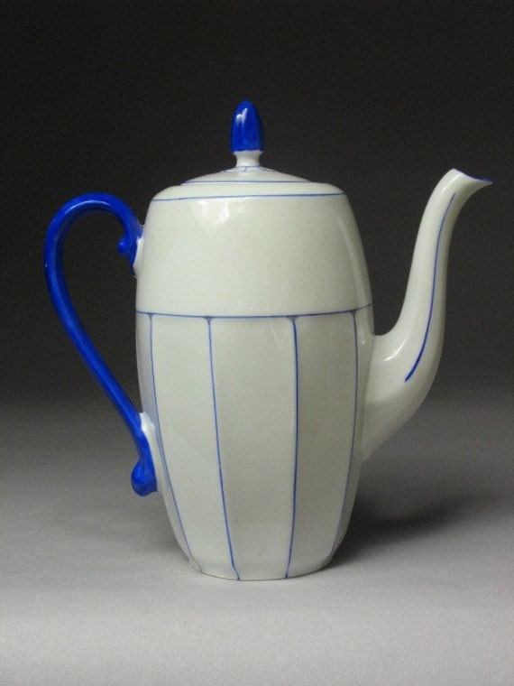 Items similar to Lovely TEAPOT from 1940s Victoria China