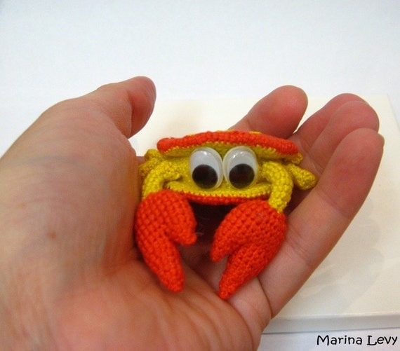 Rupert the Crab little crocheted amigurumi