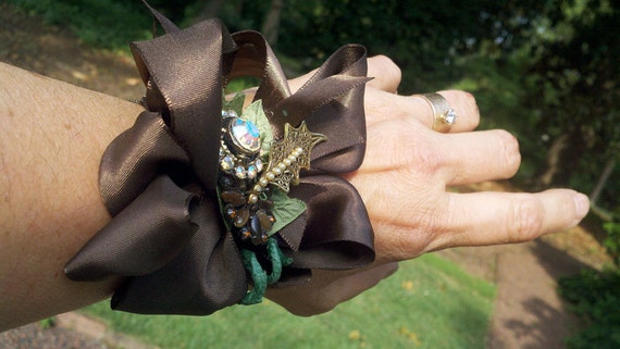 Items similar to BROOCH Wedding CORSAGES and WRISTLETS Corsage