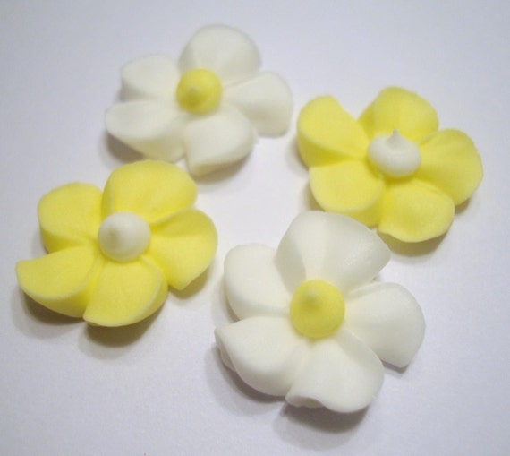 LOT of 100 mini royal icing flowers Il_570xn