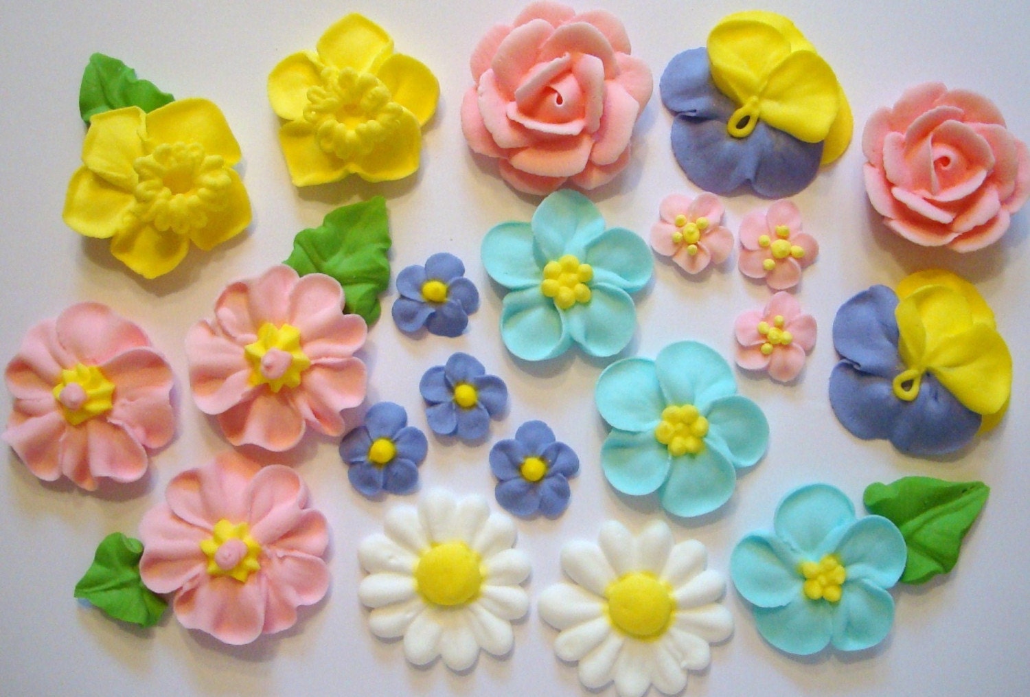 LOT of 100 Royal Icing Flowers for Cake Decorating