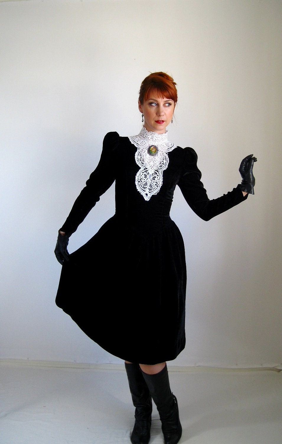 Victorian Style Dress. Steampunk. Black Velvet. Lace Fashion.