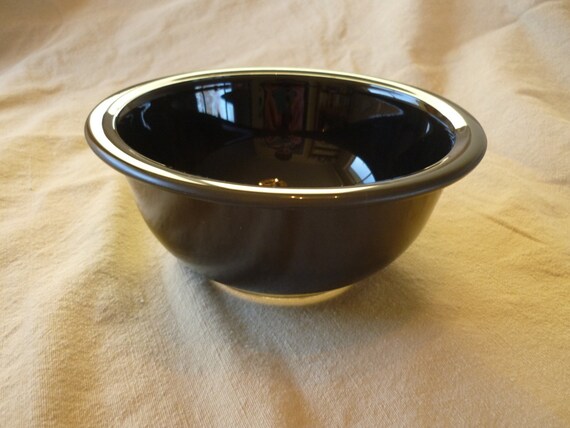 Black Retro Pyrex Nesting Bowl 1970s