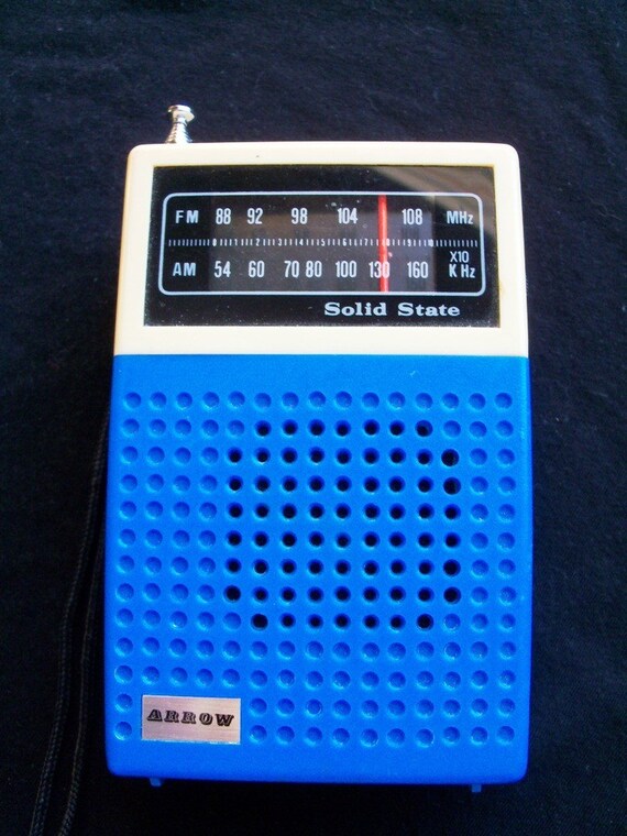 Vintage Arrow Am Fm Transistor Radio In Blue