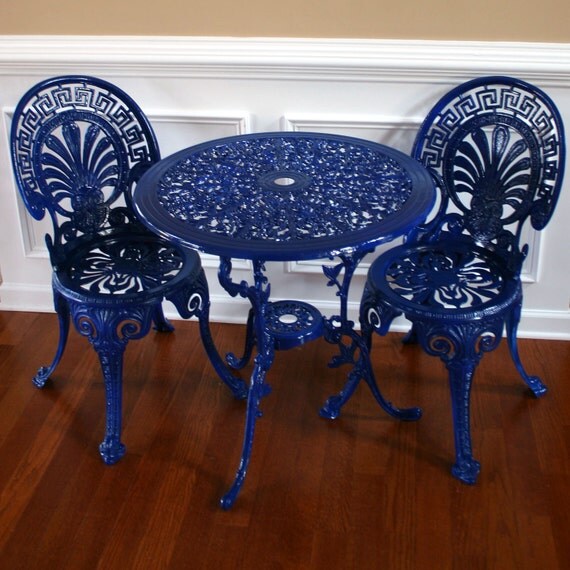 Chinoiserie Blue Vintage Patio Table and Chairs. Garden