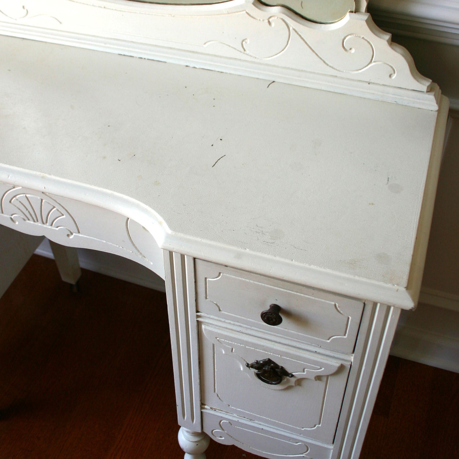 1930s Vanity Desk and Mirror. Antique White. Cream. Bohemian