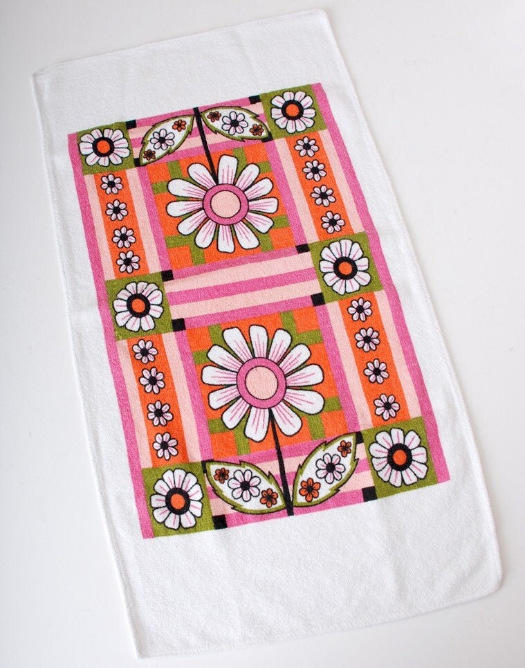 Vintage 60s MOD Daisy Flower Terry Hand Towel by twinheartsvintage