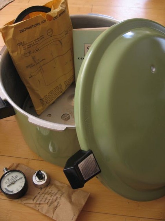 Vintage Unused Sears 12 Quart Pressure Cooker in Green