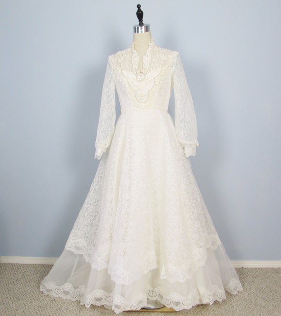Vintage 1970's Wedding Dress // White Satin & Lace