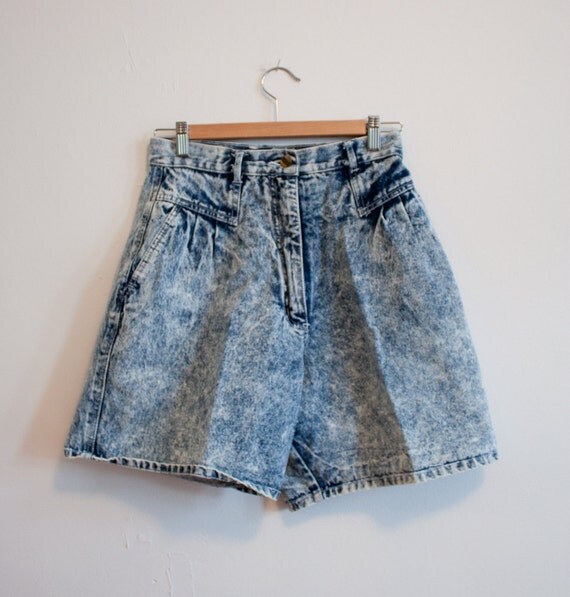 1980s jean shorts / high waisted / ACID WASH / M