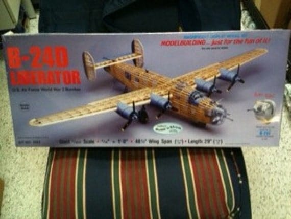 WW2 B-24 D Liberator Bomber model airplane kit 1/28 giant