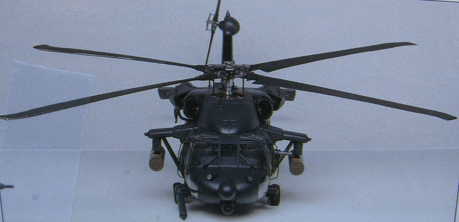 Helicopter model kit U.S. Army Black Hawk AH60L DAP 135