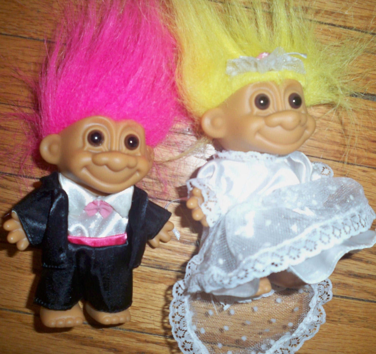 ADORABLE VINTAGE RUSS TROLL DOLLS BRIDE AND GROOM