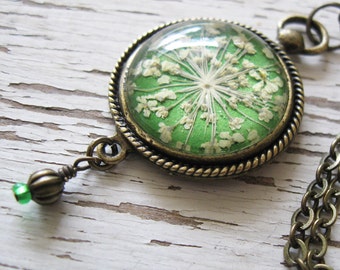 Grass Green Queen Annes Lace Vintage Inspired Necklace