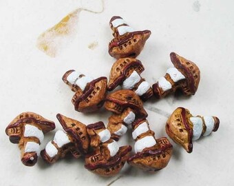 10 Tiny Ship Beads - CB773