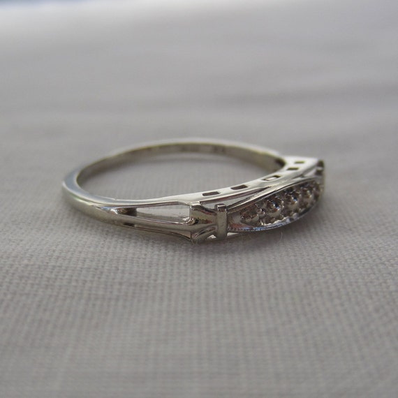 Vintage Wedding Ring. Illusion Set. White Gold. Circa 1930s.