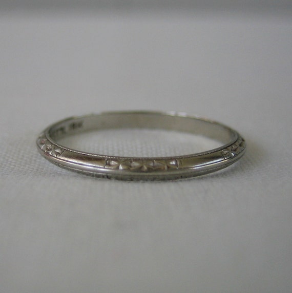 Vintage Wedding Band. Etched Knife Edge Design. 18K White