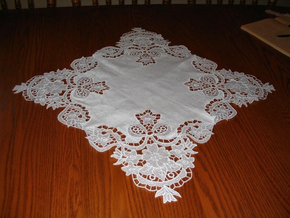 Flowers and Bows Doily