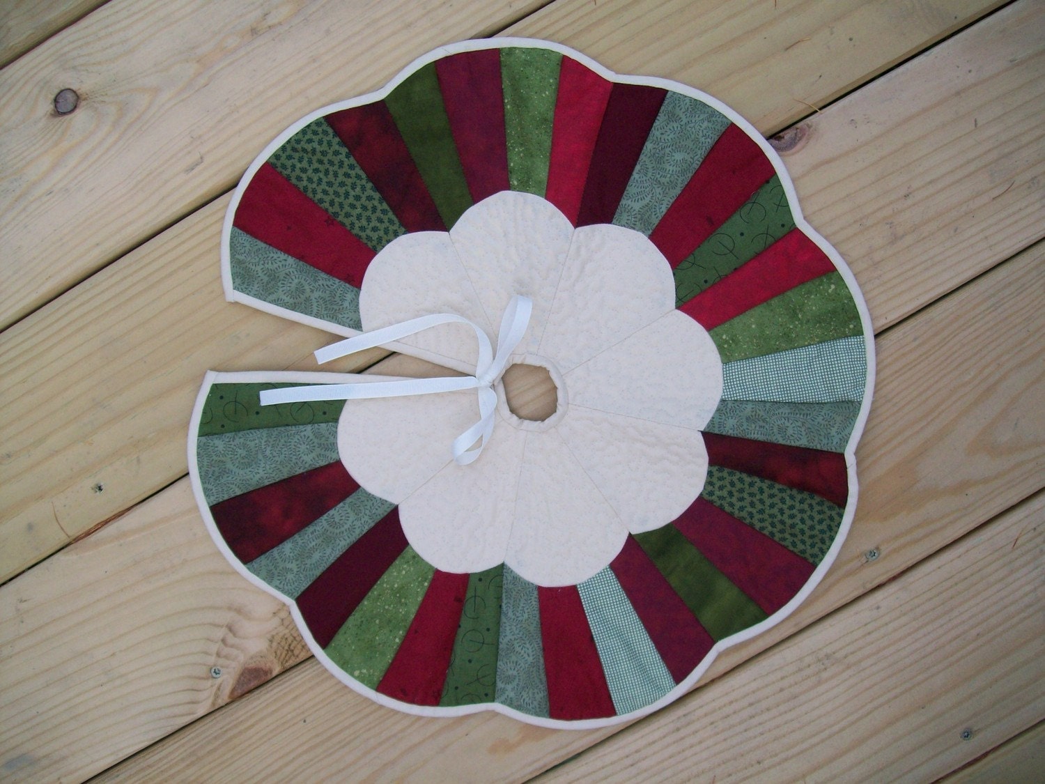 quilted mini christmas tree skirt quilted mini christmas tree skirt