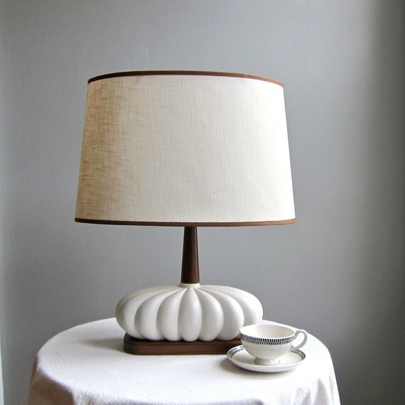 Mid Century Modern Table Lamp White Ceramic and Walnut 1960s