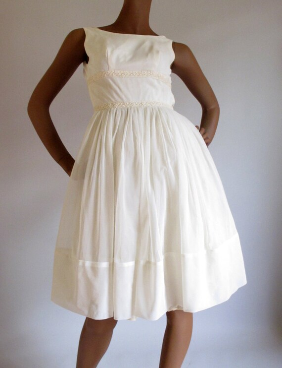 Vintage '60s off white Puffy Teen Girl dress size XXS