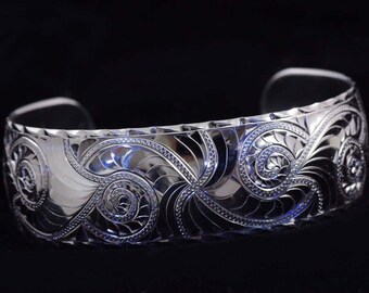 Silver bracelet nautilus shell engrave