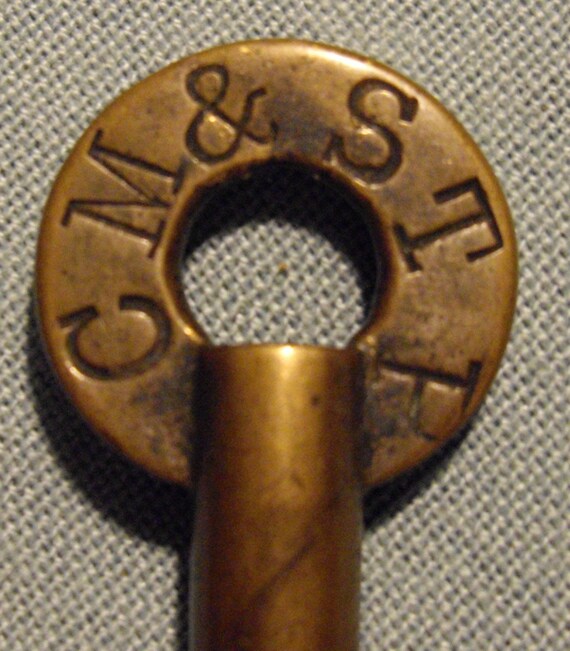 ANTIQUE RAILROAD BRASS BARREL KEY CM STP S Chicago Milwaukee