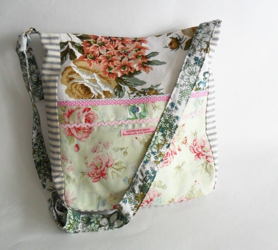 Tote Bag Messenger style in Vintage Floral Fabric