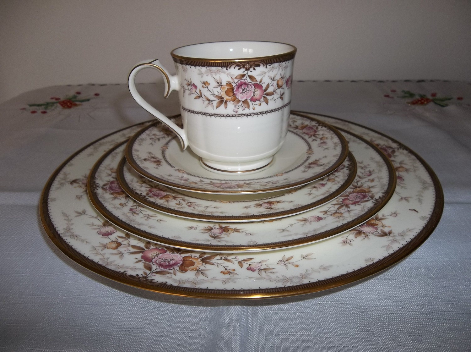 Noritake Brently pattern chinaware 1980's vintage