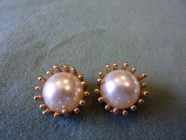 Large Mabe Pearl Earrings Gold tone Vintage by BonniesVintageAttic