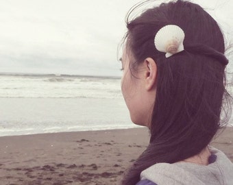 50% OFF SALE Scallop Seashell Barrette Sea Shell Hair Clip White Nautical Ariel Mermaid Costume Girls Beach Wedding Accessories Womens Gift