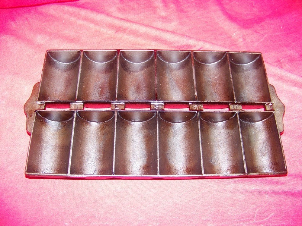 Griswold No. 11 Cast Iron NES French Roll Pan 0175