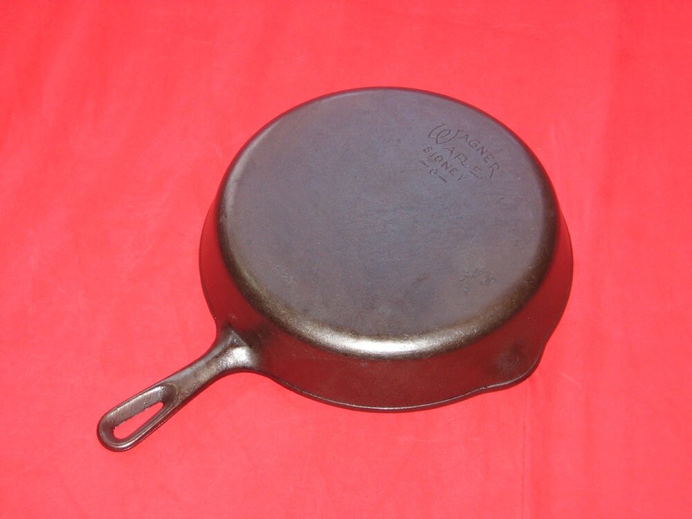 Wagner Ware No. 9 Cast Iron Grill Skillet Angus by GriswoldStore