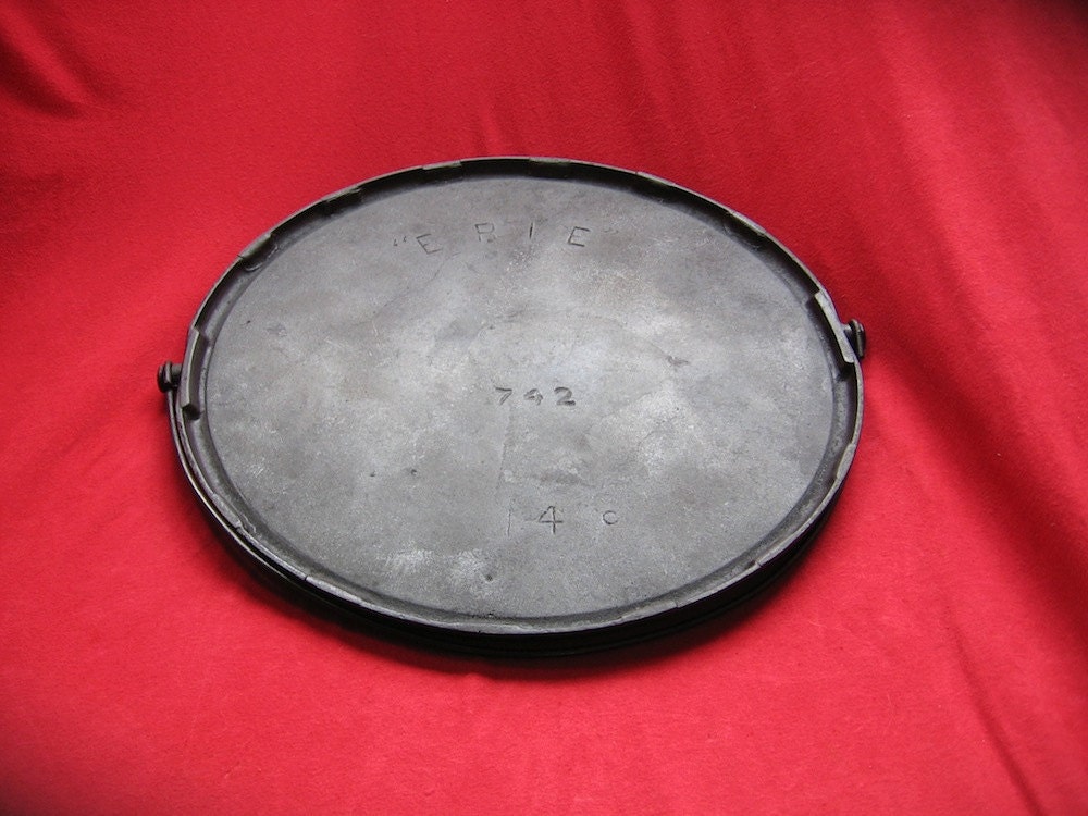 PreGriswold Erie No. 14 Cast Iron Round Bailed Handle Griddle