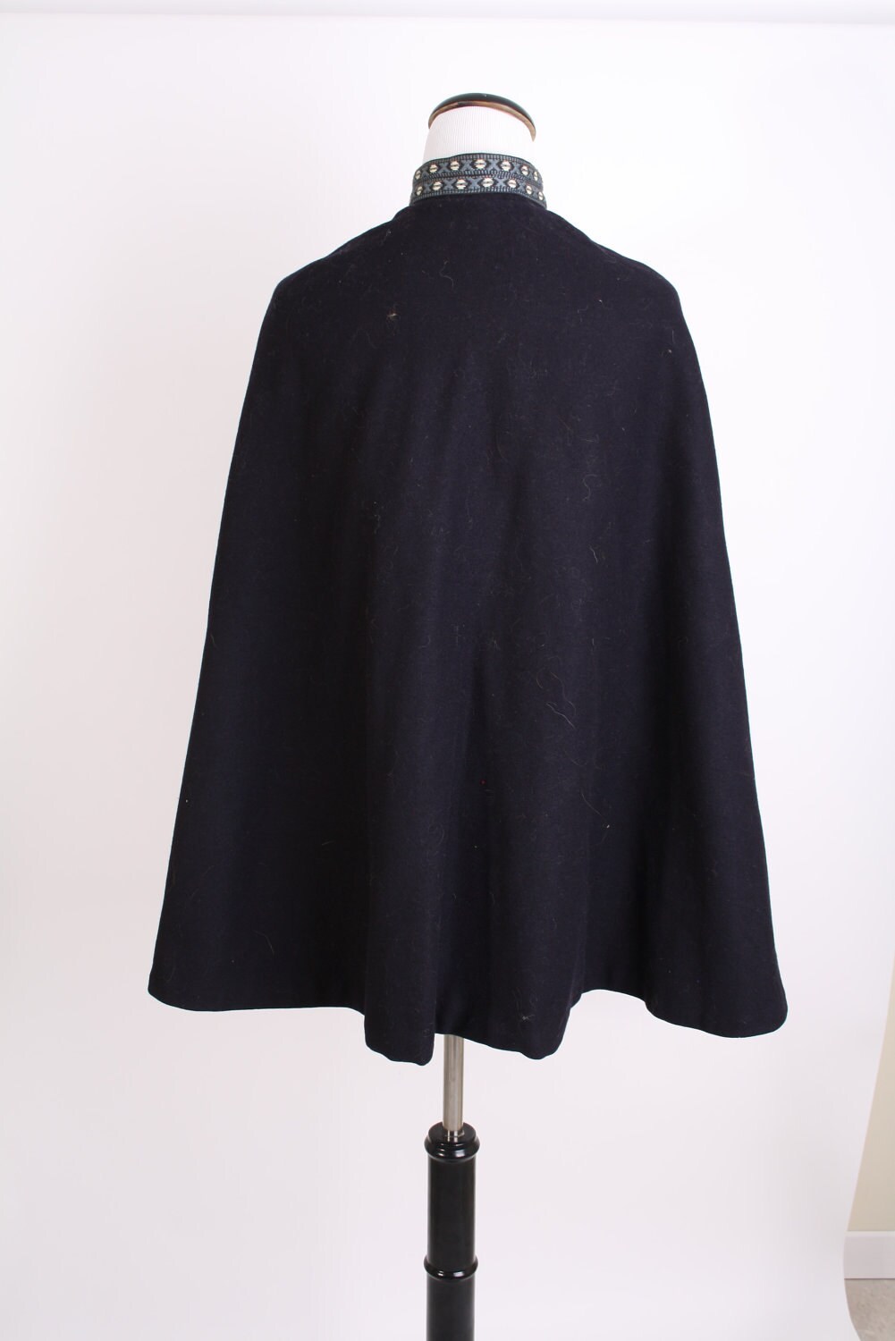 Cape Jacket / Cloak / Wool / 1940s Cape / Opera / Navy and Red