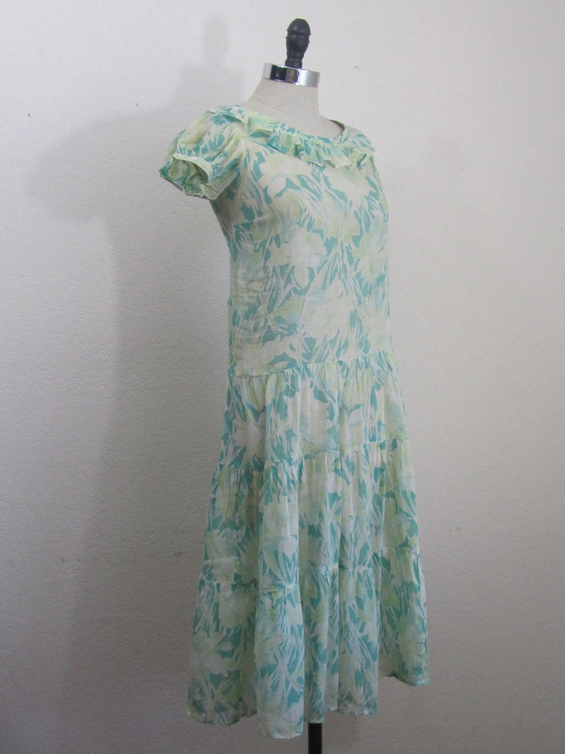 Vintage 1920s Garden Party Dress in Shades of Green XS