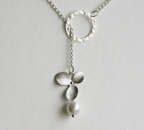 Items similar to Circle necklace,Hammered circle,Orchid flower,Lariat ...