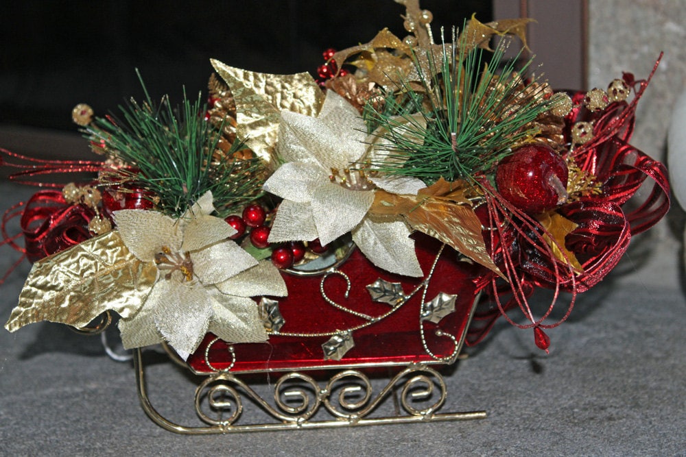 Christmas Red Sleigh centerpiece poinsettia berries ribbon