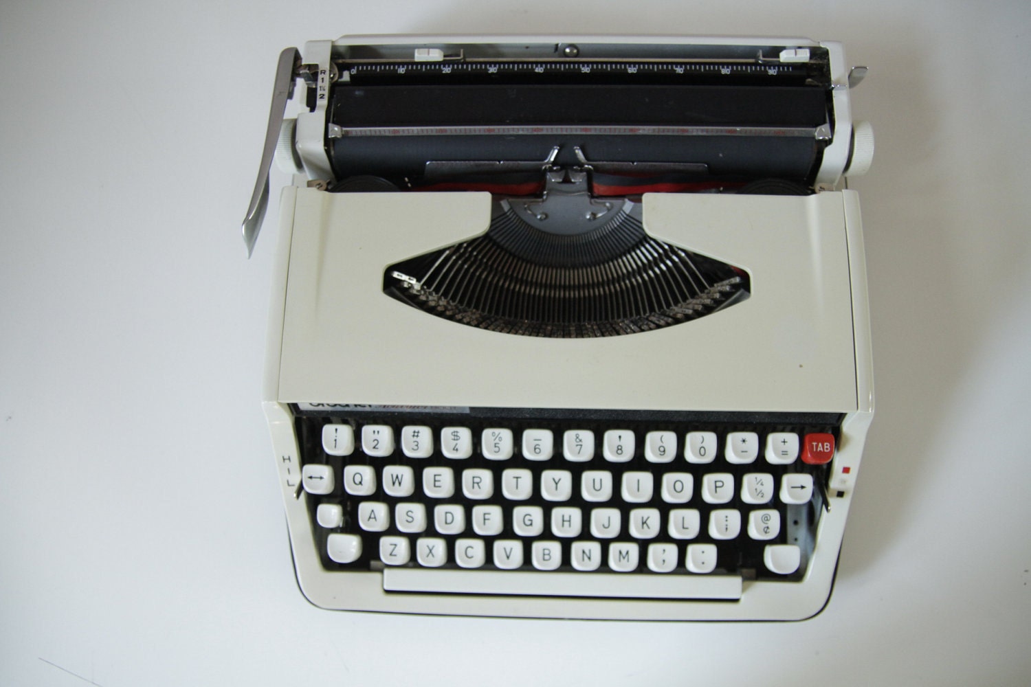 vintage TYPEWRITER Brother brand 60s cream PORTABLE original