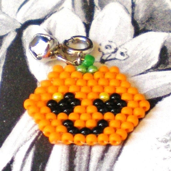 Pumpkin Seed Bead Charm