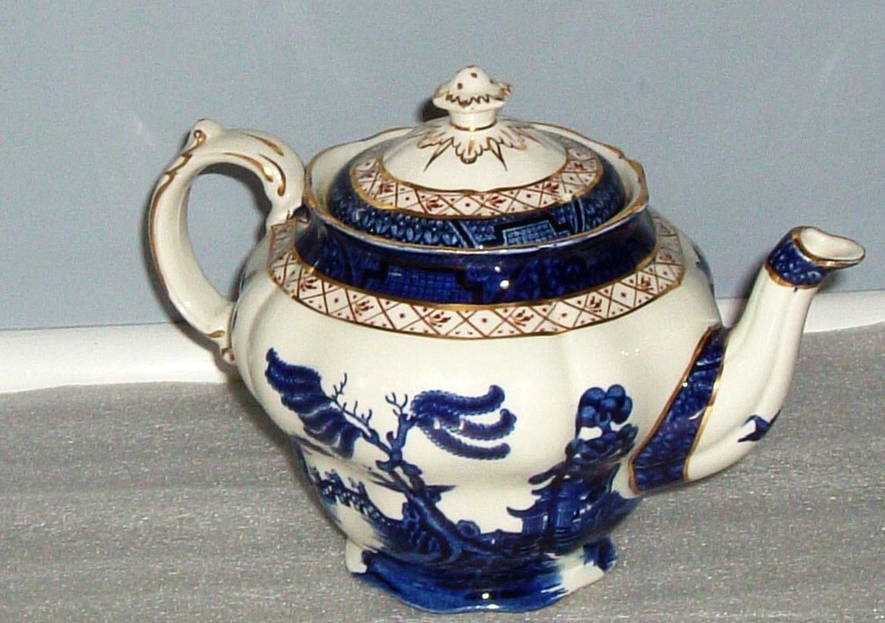 Booths Real Old Willow Teapot A8025 Large Gold Gilt Unused and