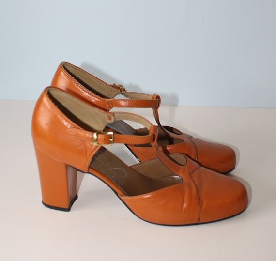 1960s Mary Jane Shoes / Butterscotch T Strap Mary Janes / So
