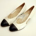Size 9 two tone White and navy Blue comfortable summer pumps Dead stock vintage