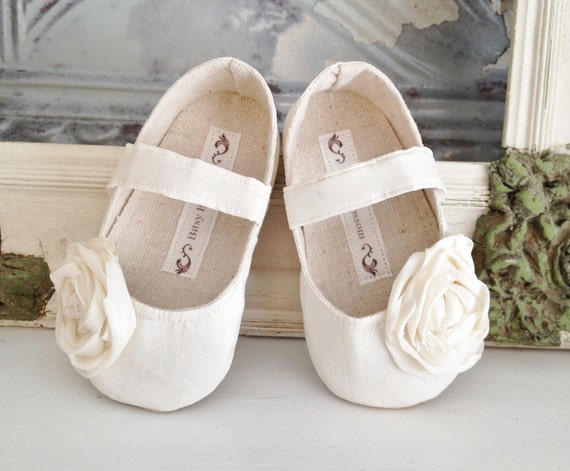 Baby ivory shoes Make mini toes comfortable with some baby and toddler shoes from our range. From buckle and velcro styles to slip-on options, you'll find sizes to suit little ones from newborns upwards.