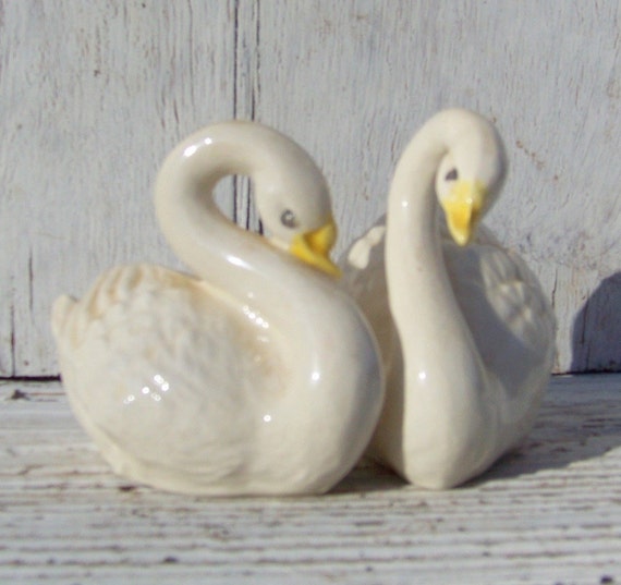 Vintage pair of porcelain swan figurines by yeoldevintageshoppe