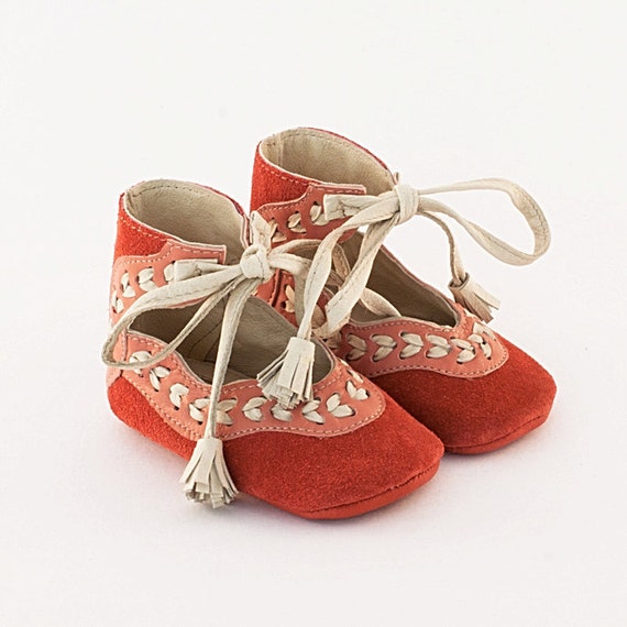 Coral pink leather baby shoes with beige leather stitch