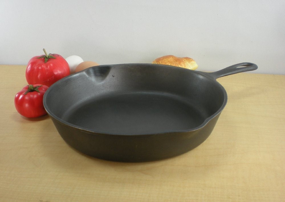 Wagner Ware No. 8 Cast Iron Skillet 1058Y