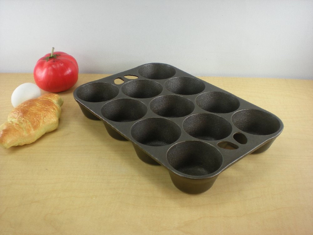 Wagner Ware Cast Iron 11 Muffin Pan USA